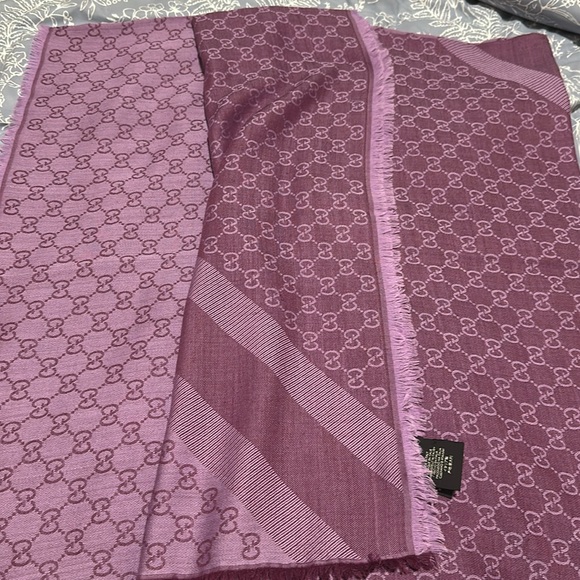 Gucci Monogram Scarf - Picture 8 of 8